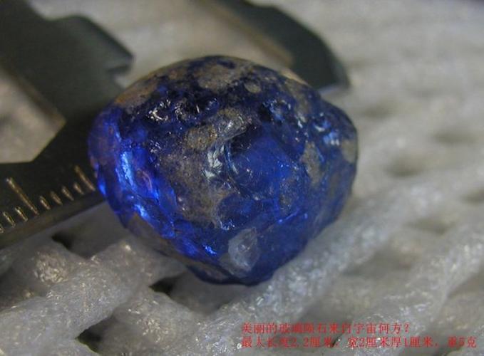 美丽的玻璃陨石来自宇宙何方?