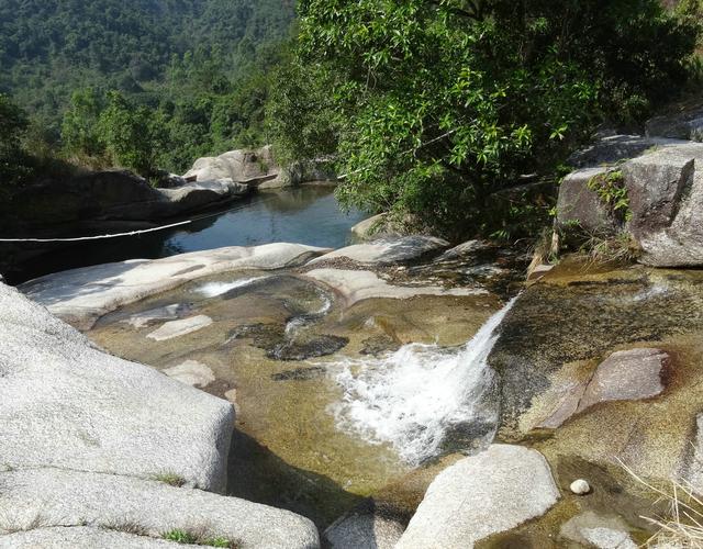 罗浮山兰门溪景美瀑布多