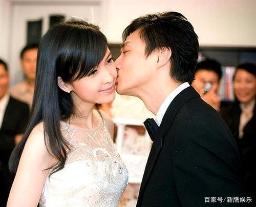 然而在短短的7天之后,倪震突然宣布求婚成功,17天后和周慧敏正式举办