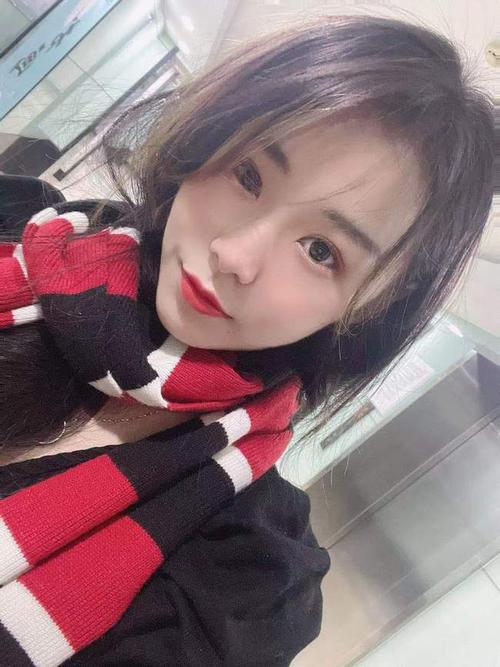从翻唱达人到网红歌手叶莺签版权原唱入驻主流唱片公司晨鸢互娱