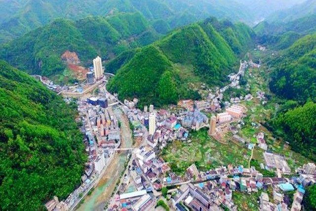 大巴山岭间藏着的世外小城很美,唯一的缺点山清水绿让