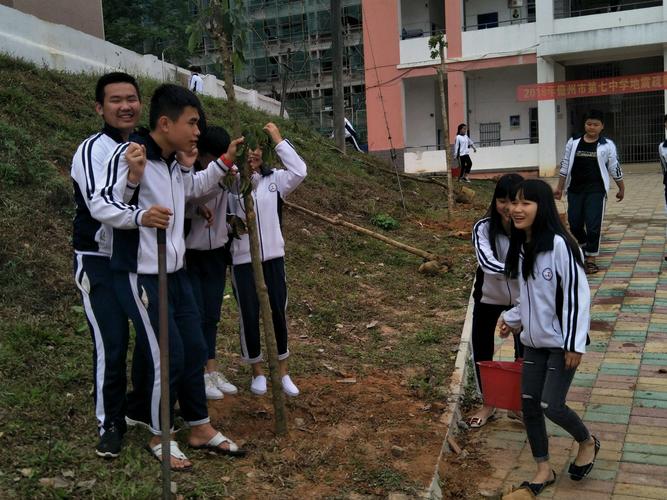 儋州市第七中学2019年植树节播种希望