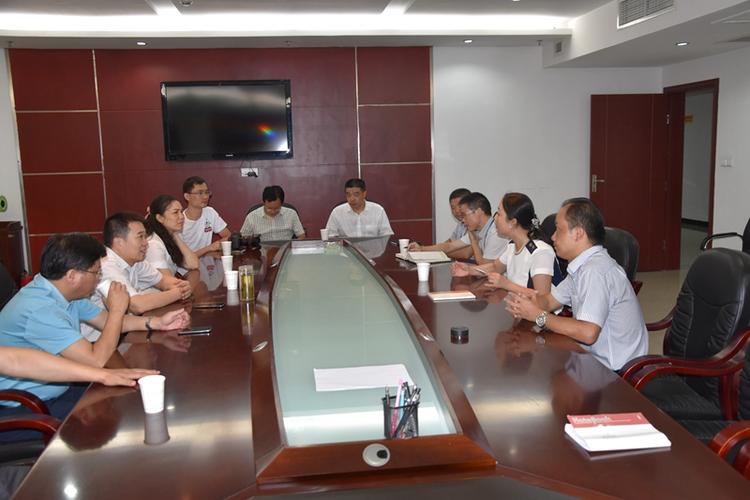 南充市政务服务中心主任杨积义到阆中市政务服务中心调研
