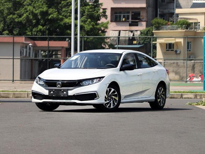 本田思域目前正在促销中欢迎到店试驾广告