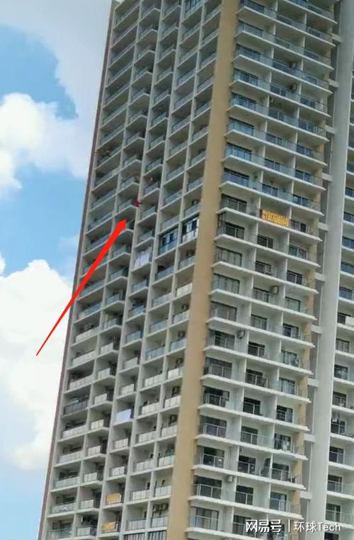 为博眼球命都不要了三亚一女子站高楼阳台悬空跳舞不幸坠楼