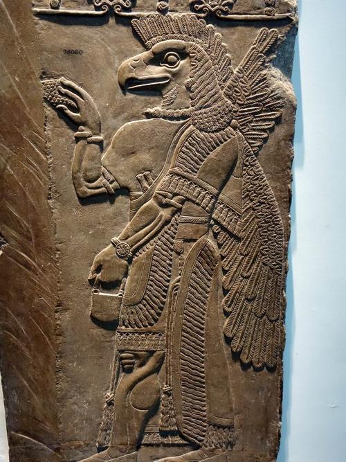 藏着很多来自西亚地区古文明的文物,包括古巴比伦王国的人头牛身雕像