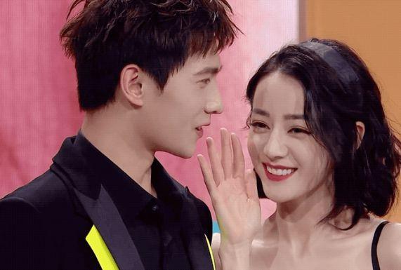 原创迪丽热巴与杨洋恋情实锤了曾共赴伦敦甜蜜旅游