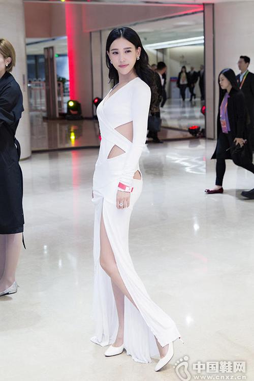 张翰陈乔恩亮相北影节 遭施予斐裸背抢镜