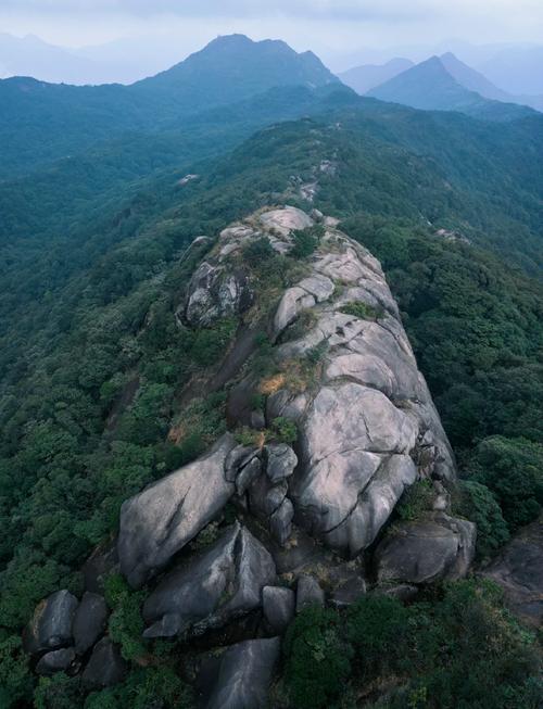 老虎头,广州市的第四高峰,因其山顶巨石形似老虎头而得名
