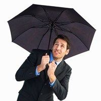 打着黑伞男生头像_微信头像图片大全