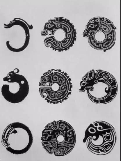 青铜器艺术所具有的激烈豪情要素首要来自那些为商周年代所特有的