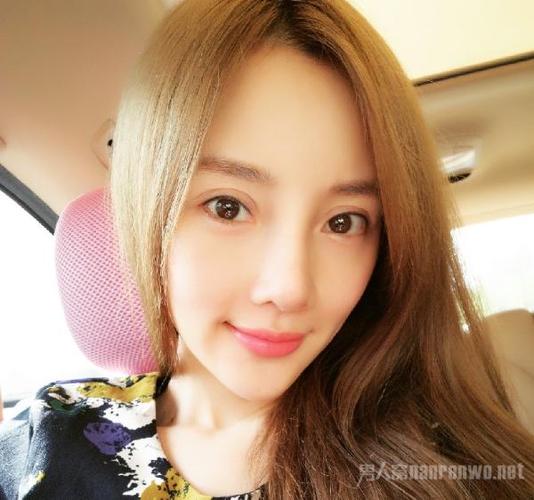 李小璐高调复出重返娱乐圈 她凭什么而高调?