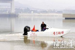 福州游艇迷手工造快艇 花半年多时间耗资15万