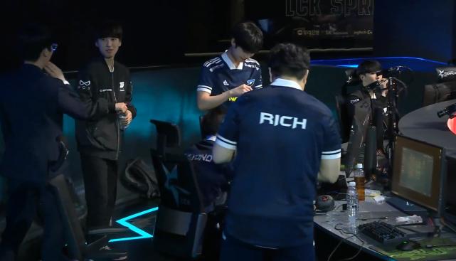 就在今天,lck又来了一位"三冠王",职业生涯比faker还精彩_rich