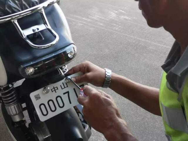 电动车牌照分3种,绿色最省心,黄色最麻烦,你的是哪种?