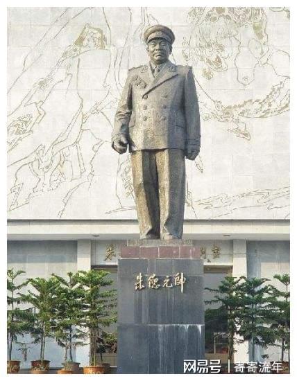 十大元帅仅四位葬在八宝山:林彪的头骨被带往苏联,聂荣臻在戈壁