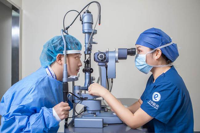 中国医师节 100个免费近视手术名额送给白衣天使们!