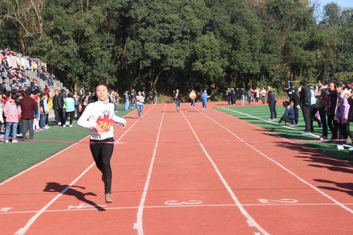 余江县第二中学2015年12月17日,18日举行冬季田径运动会