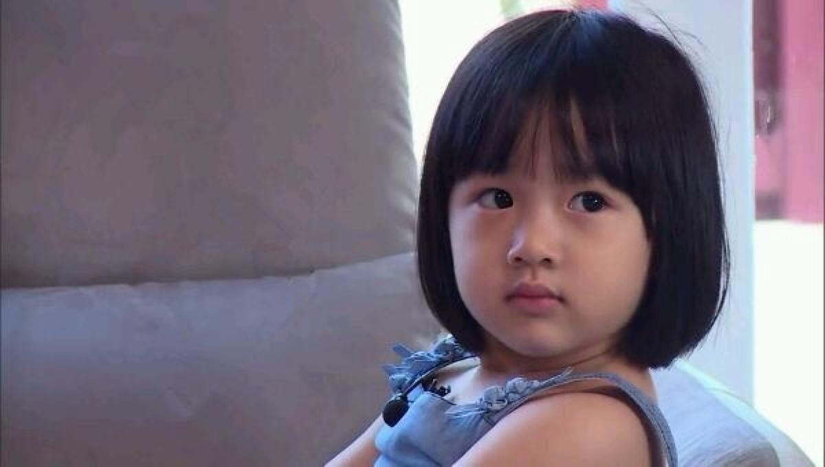 奥莉整容式长大了但看了吴尊女儿才知道啥叫女大十八变