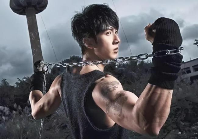 41岁吴尊身材完爆彭于晏?鲜肉长相硬汉身材!强壮肩膀练出来