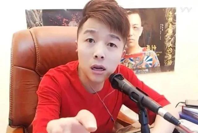 华子持有舞帝股份,于利透露他身家达千万,要将小u哈介绍给他