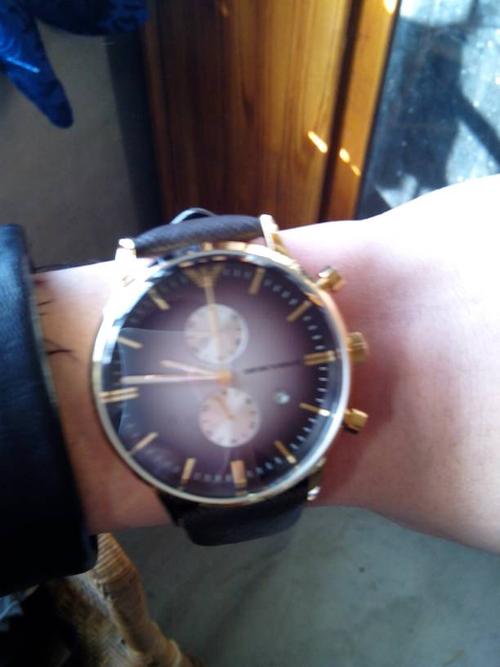 手表佩戴正确吗?骨头搁的疼