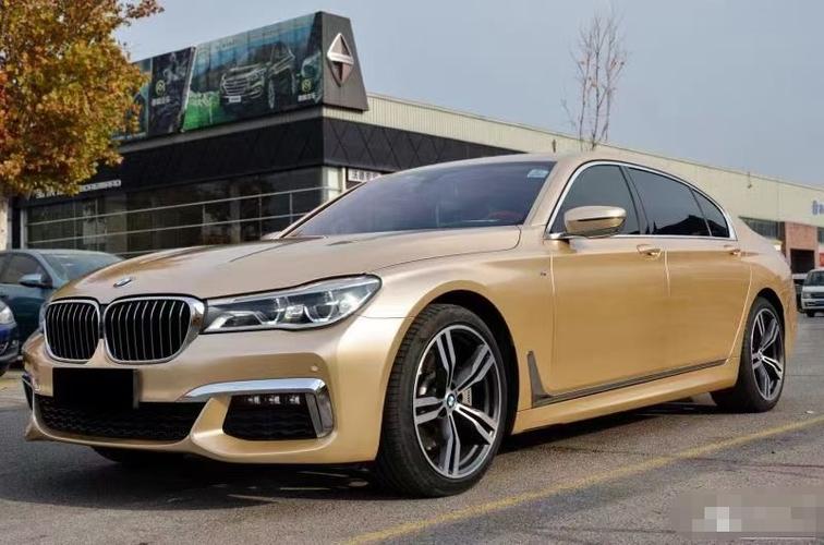 改色香槟金色的宝马730li仿佛让我遇到了爱情
