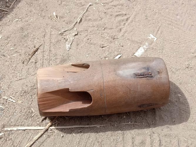 老一辈人打绳子的必备武器,具体咋用还真不清楚,当今会用这种工具的