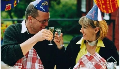 还有一个专门的英语词汇:snapsvisa,用来形容瑞典人吃饭喝酒前唱歌的