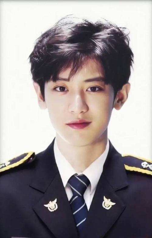 exo朴灿烈适合做头像的照片来袭,粉丝:我不行了血槽空