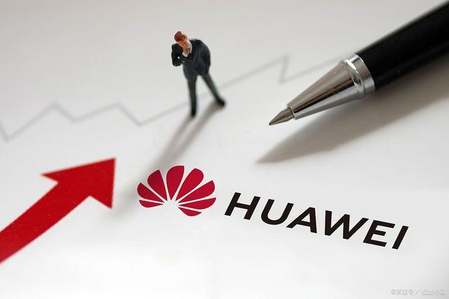 美国当时要求国内的电信运营商拆除华为和中兴的设备,不仅仅短时间内