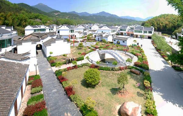 官庄村隶属于安徽省安庆市潜山市官庄镇,位于潜山市西北边陲,与舒城县