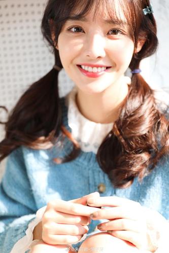 兔子牙(朱容君)2020最新个性写真