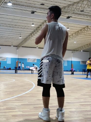 大汗淋漓("▔93▔)汗_篮球_篮球男孩_体育赛事_篮球