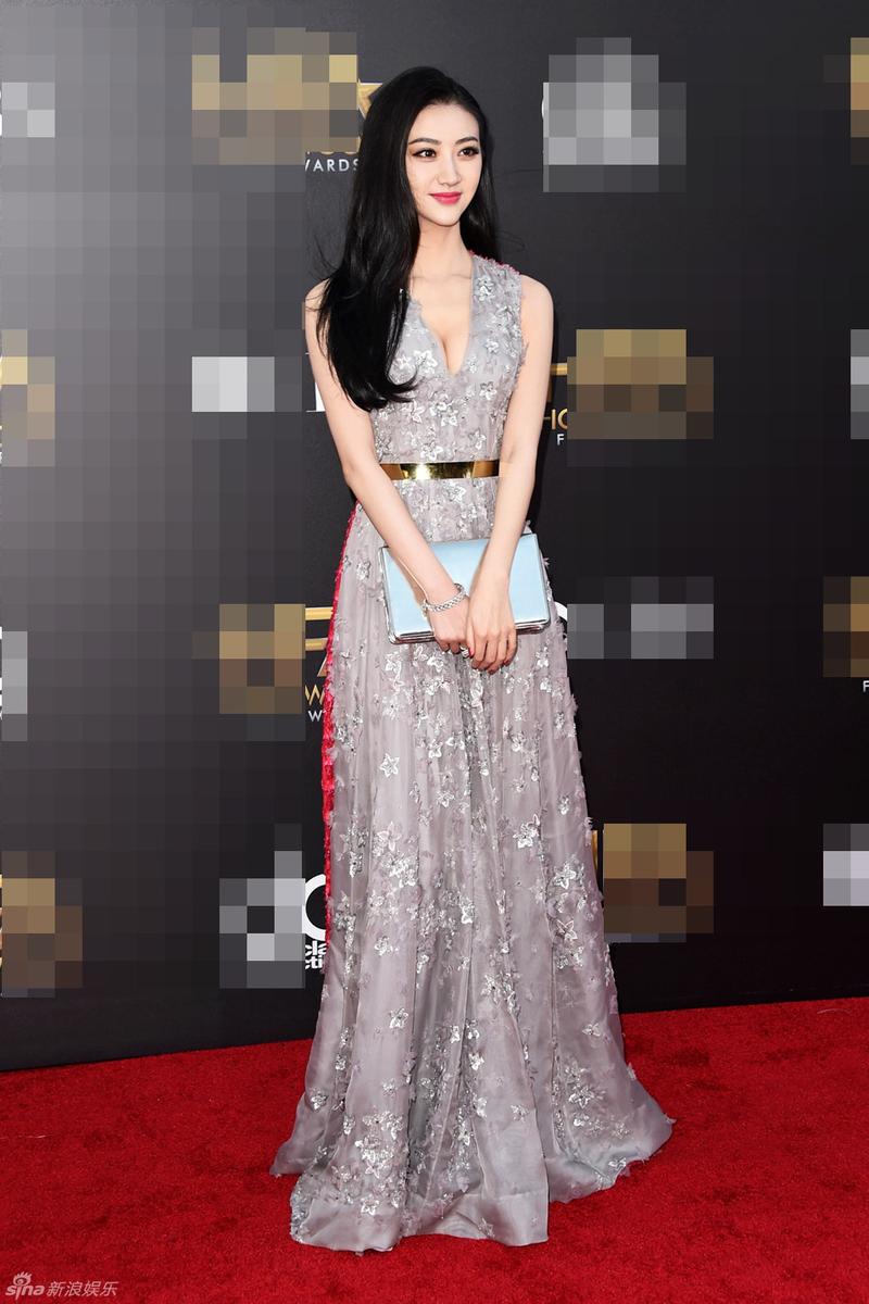 组图:景甜初登好莱坞深v礼服大秀事业线