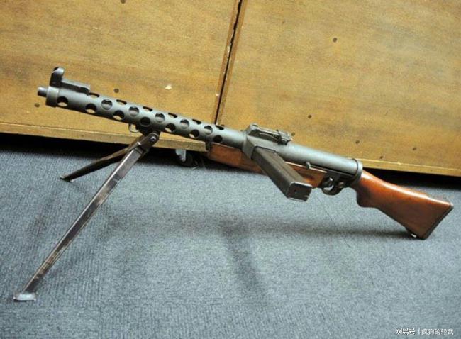 又是一支走上机枪邪道的冲锋枪捷克zk383可变射速冲锋枪解析