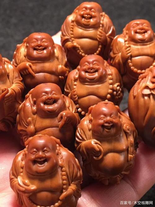 苏工名家核雕「荷叶弥勒」作品图片欣赏,寓意合一