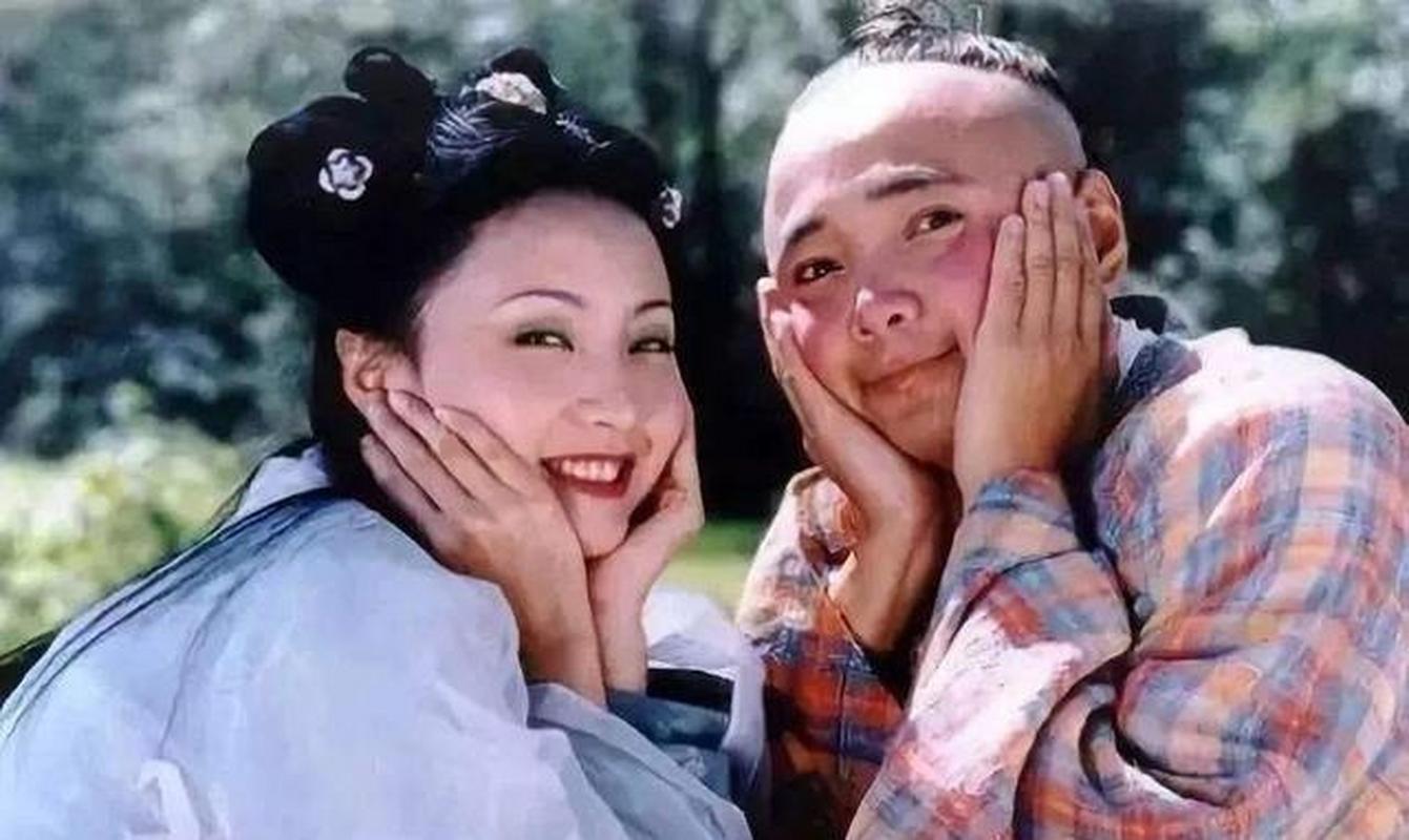 从这张照片中,我们还记得《春光灿烂猪八戒》中的徐峥也非常流行.