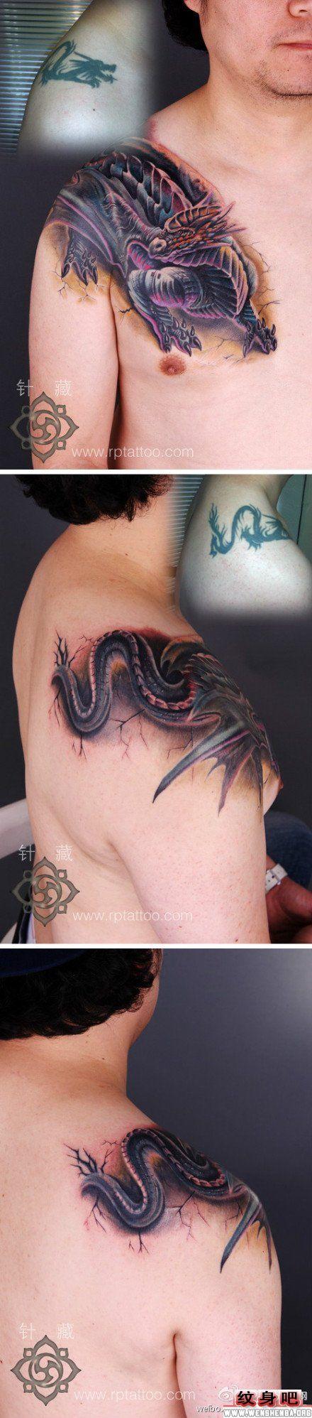 男人前胸到背部过肩龙纹身图案