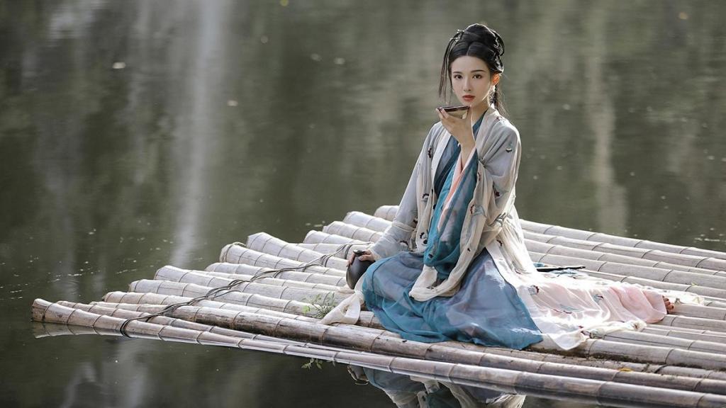 汉服美女窈窕动人妩媚写真