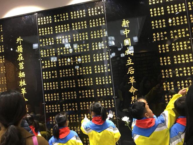【莒县一小少先大队】二七中队赴蟠龙山烈士陵园