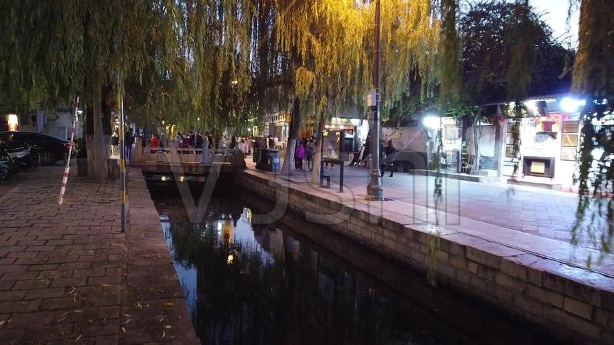 老济南曲水亭街夜景