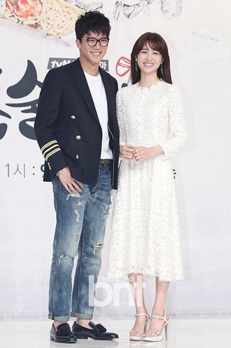 独酒男女制作发布会河锡辰朴河宣等出席