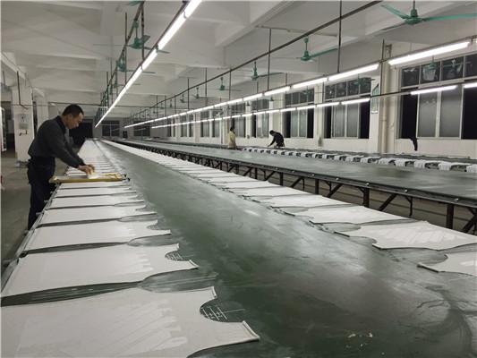 本人于1998年创办广州天立印花分色制版中心,为广州各大印花厂和服装