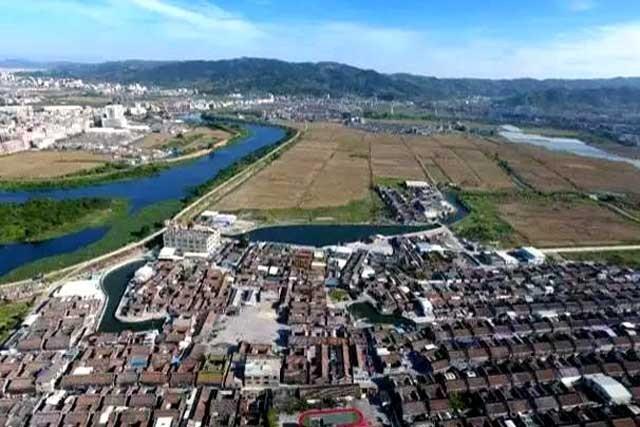 汕头市潮南区峡山陇美胡氏举行赛龙舟活动