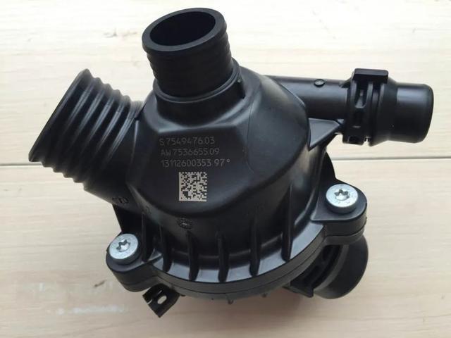 高压油泵,气门室盖,电子水泵,节温器故障,回水管开裂等,这一系列东西