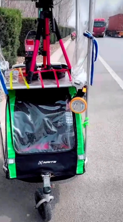 4000公里一个人一辆手推车95后女孩青岛出发徒步去西藏