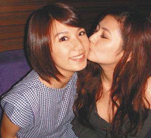 hebe庆25岁生日 获"老婆"ella,selina香吻(组图)