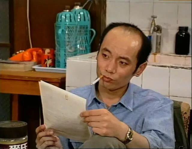 和她的未婚夫》,而让很多人异常喜爱他,是1992年《编辑部的故事》里
