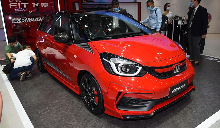 一白一红两种风格,引入国内合法改装,飞度改装版广州车展亮相